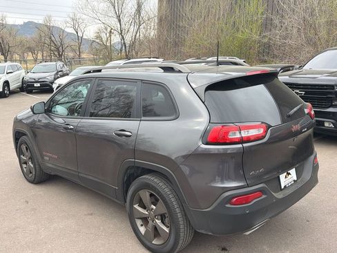 Used 2017 Jeep Cherokee Latitude AWD/4WD image 3