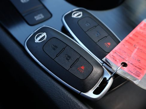 Used 2023 Nissan Rogue S image 21