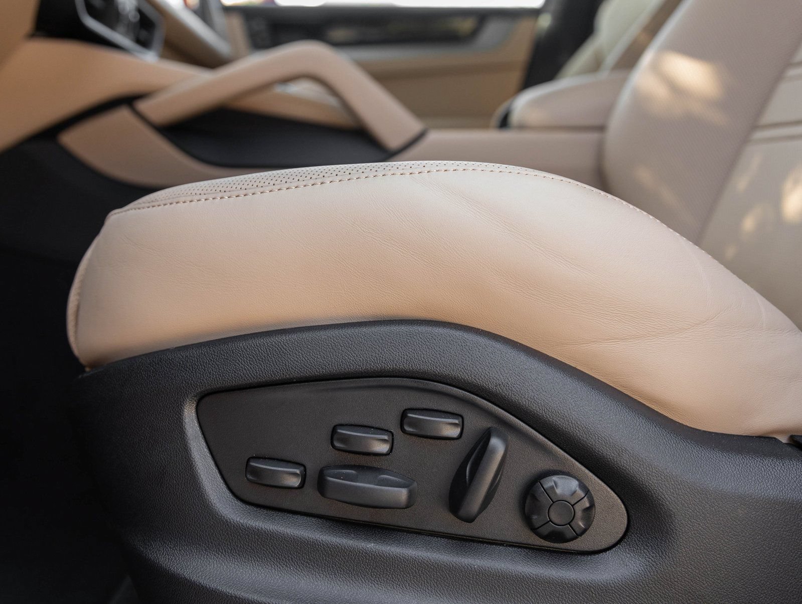 Certified 2026 Porsche Cayenne Coupe AWD/4WD image 23