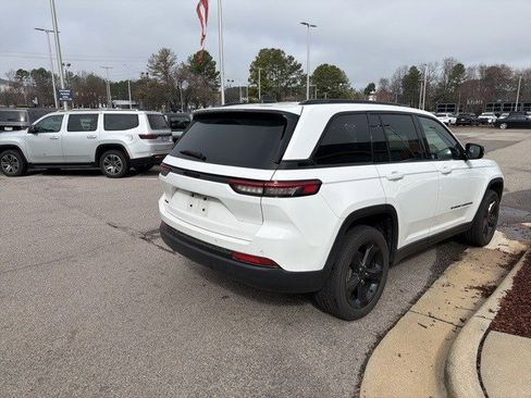 Used 2023 Jeep Grand Cherokee Altitude image 6
