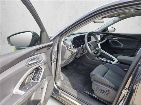 Used 2025 Audi Q5 Premium w/ Premium Plus AWD/4WD image 13