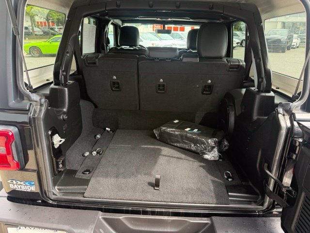 Used 2023 Jeep Wrangler Unlimited Sahara AWD/4WD image 24