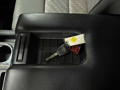 Used 2018 Toyota Tundra SR5 image 33