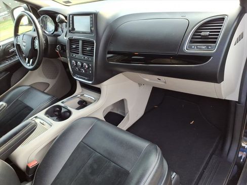 Used 2018 Dodge Grand Caravan SXT FWD image 18