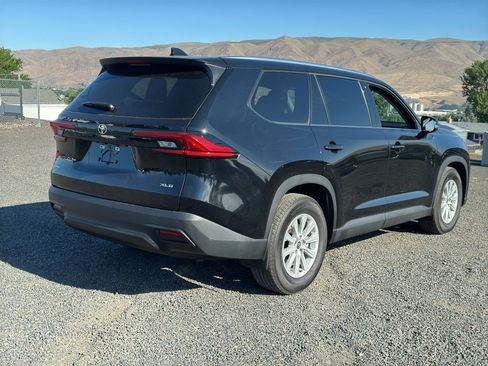 Used 2024 Toyota Grand Highlander AWD image 6