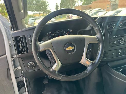Used 2017 Chevrolet Express 3500 Extended image 32