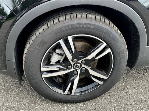 Used 2024 Volvo XC40 B5 Core AWD/4WD image 11