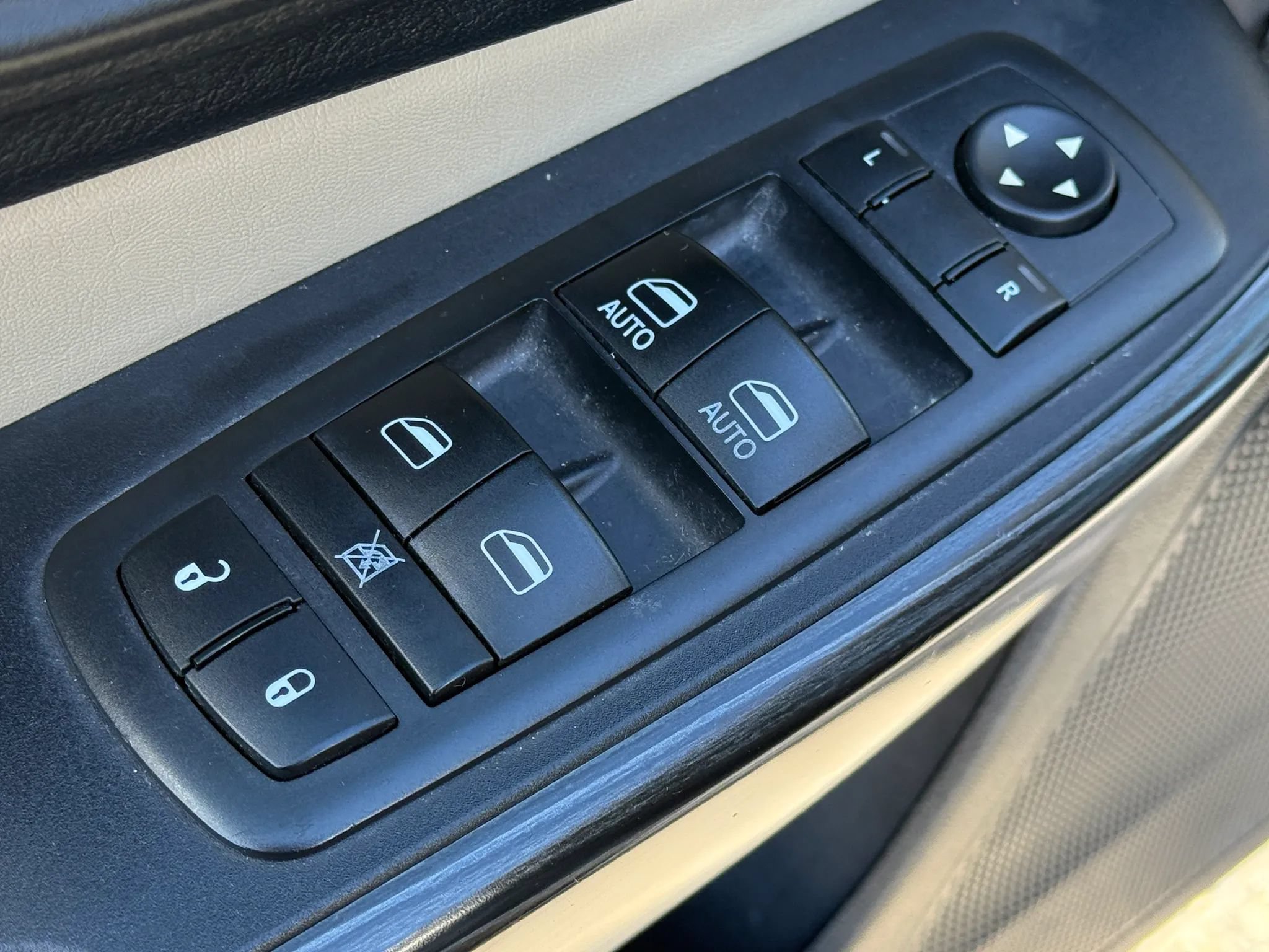Used 2017 Jeep Cherokee Limited AWD/4WD image 24