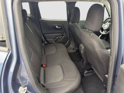 Used 2023 Jeep Renegade Latitude AWD/4WD image 17