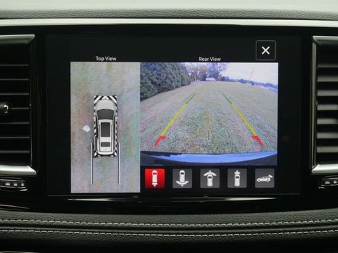 Used 2025 Chrysler Pacifica Limited w/ Trailer Tow Group FWD image 7
