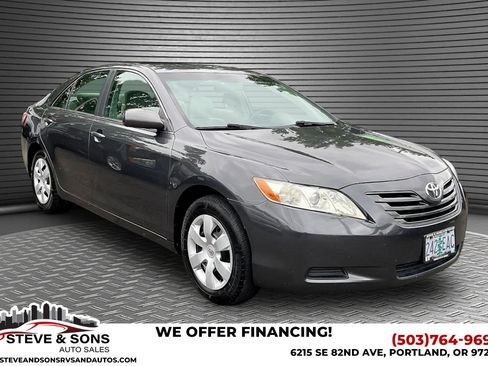 Used 2009 Toyota Camry LE FWD image 1