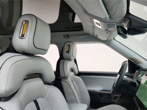 Used 2024 Rivian R1S Adventure image 22
