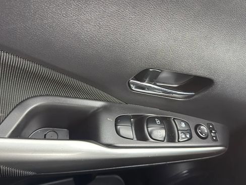 Used 2019 Nissan Kicks SV image 22