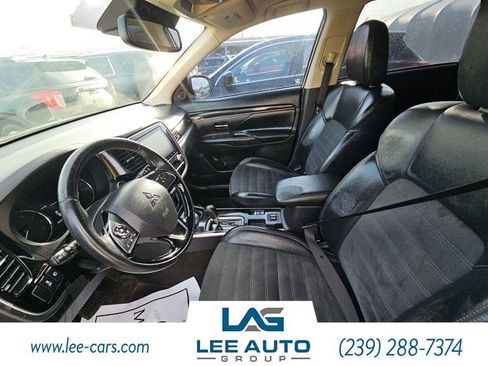 Used 2020 Mitsubishi Outlander SE image 4