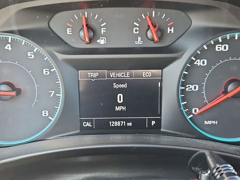 Used 2018 Chevrolet Equinox LT FWD image 30