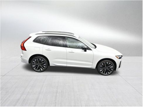 New 2026 Volvo XC60 T8 Ultra w/ Protection Package Premier AWD/4WD image 18
