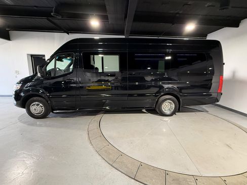 Used 2022 Mercedes-Benz Sprinter 3500 image 4