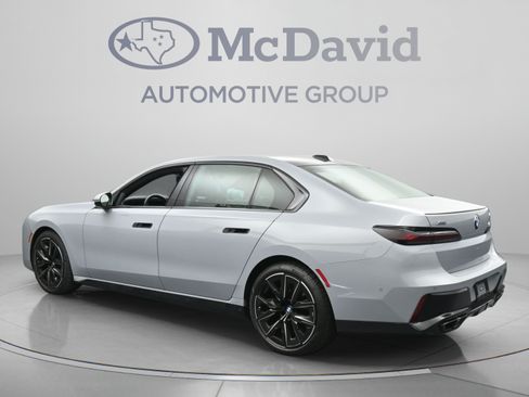 Used 2023 BMW 760i xDrive w/ Executive Package AWD/4WD image 6