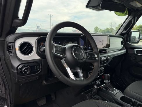 Used 2025 Jeep Wrangler Unlimited Sport AWD/4WD image 11