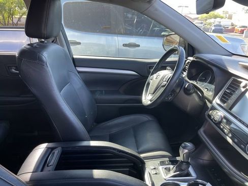 Used 2019 Toyota Highlander XLE image 7