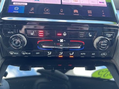 Certified 2025 Jeep Grand Cherokee Limited w/ Black Appearance Package image 30