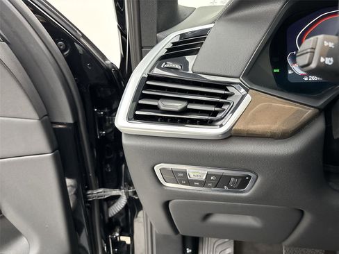 Used 2023 BMW X5 xDrive40i w/ Premium Package image 31