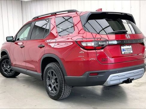 Certified 2025 Honda Pilot TrailSport image 11