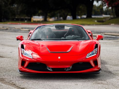 Used 2021 Ferrari F8 Tributo image 36