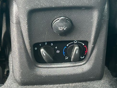 Used 2018 Ford Transit Connect XLT FWD image 13