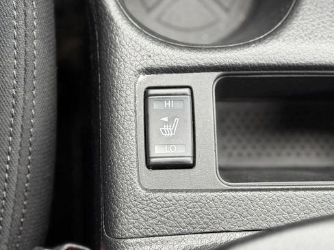 Used 2018 Nissan Rogue SV AWD/4WD image 17