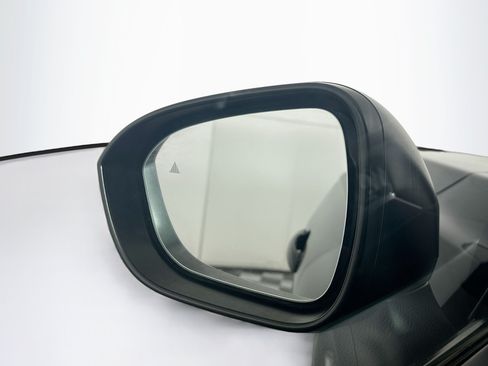 Used 2025 Nissan Rogue S FWD image 16