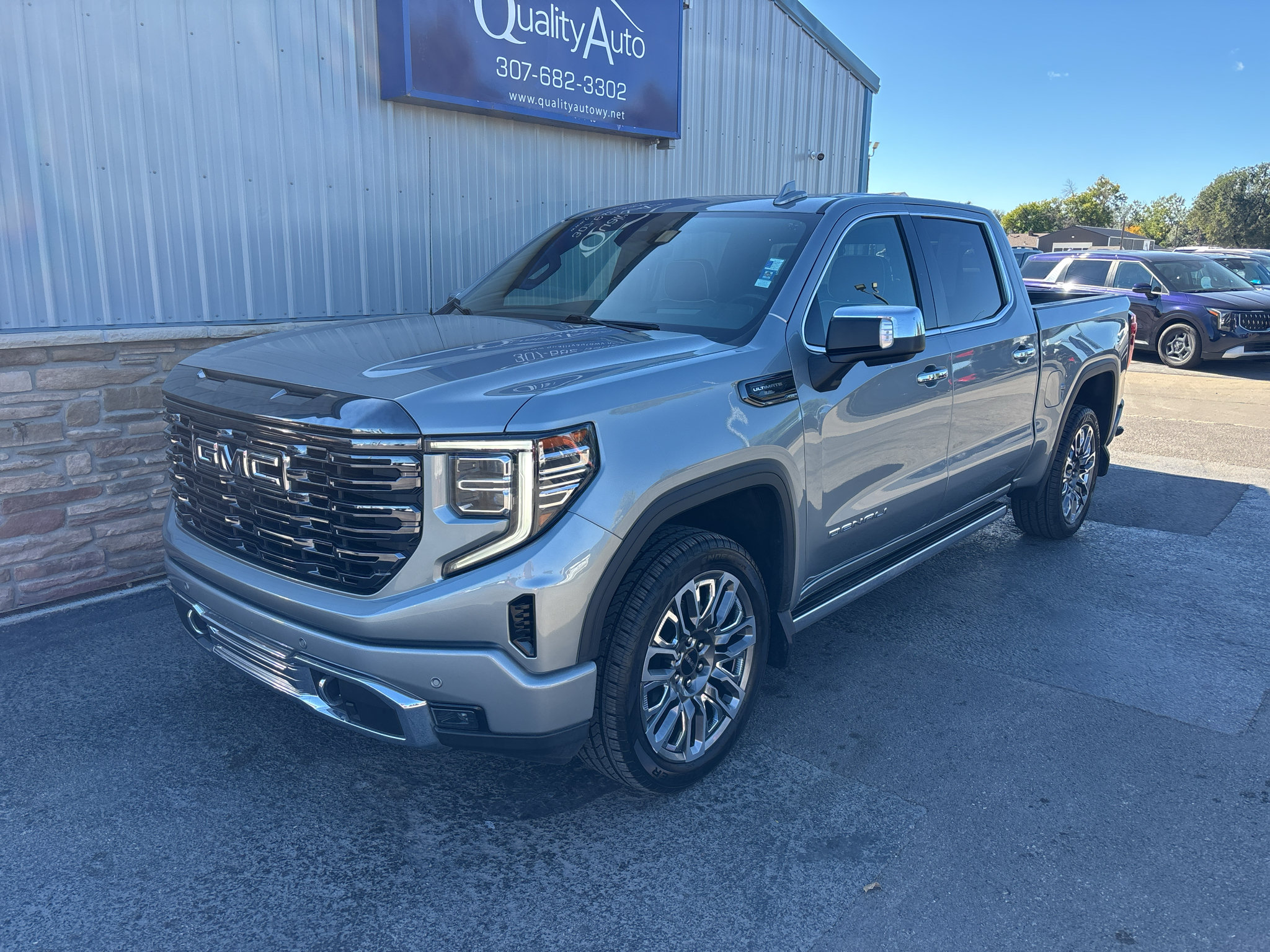 Used 2023 GMC Sierra 1500 Denali Ultimate AWD/4WD image 2