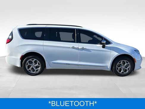 Used 2023 Chrysler Pacifica Limited w/ Uconnect Theater Family Group AWD/4WD image 3