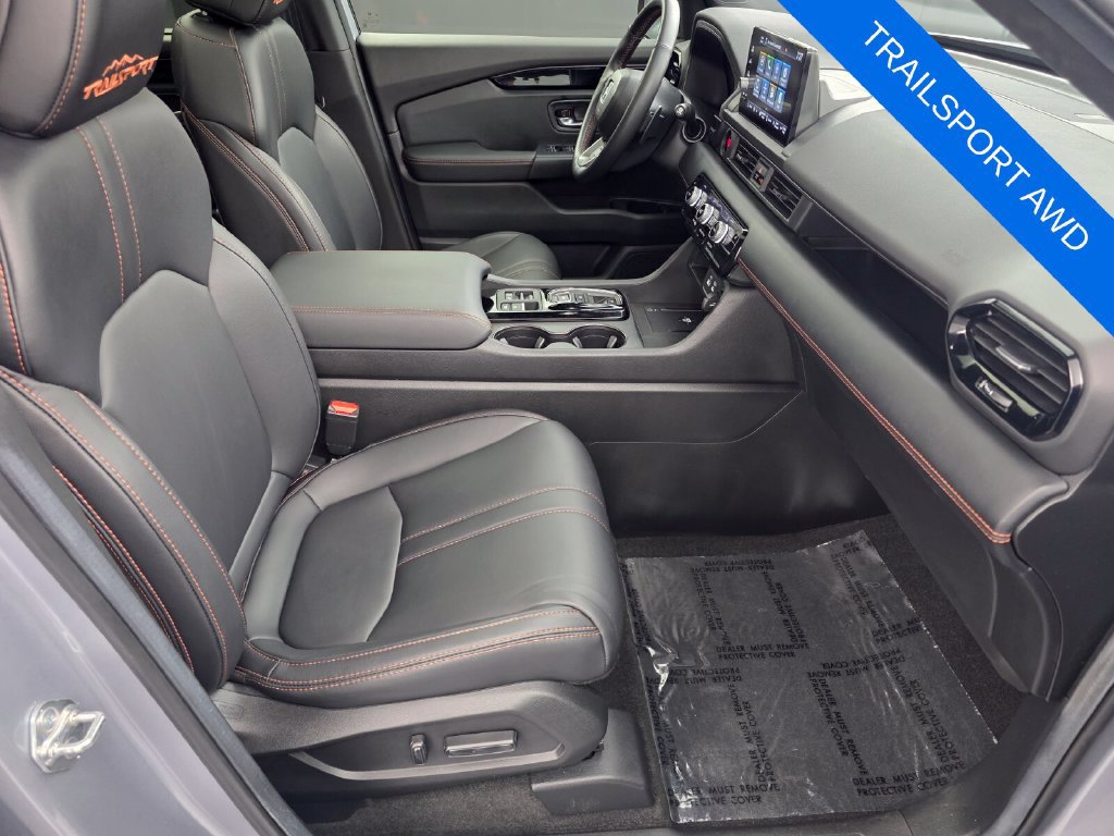 Used 2025 Honda Pilot TrailSport image 33