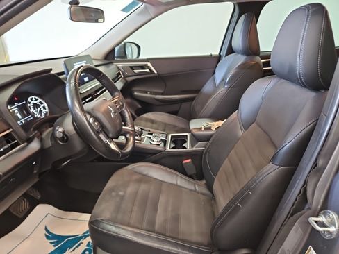 Used 2023 Mitsubishi Outlander SE Black Edition FWD image 7