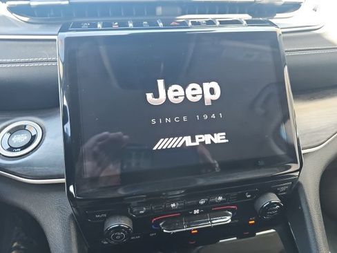 Used 2022 Jeep Grand Cherokee L Limited w/ Luxury Tech Group II AWD/4WD image 17