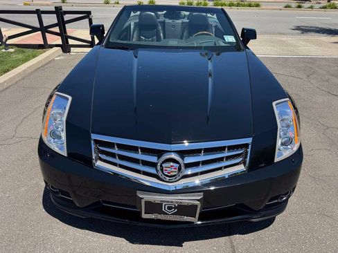 Used 2009 Cadillac XLR RWD image 16