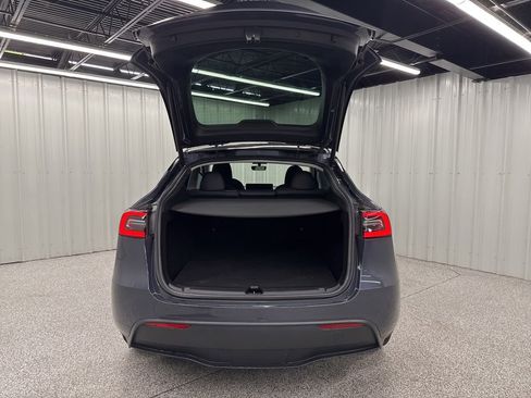 Used 2023 Tesla Model Y Long Range AWD/4WD image 8