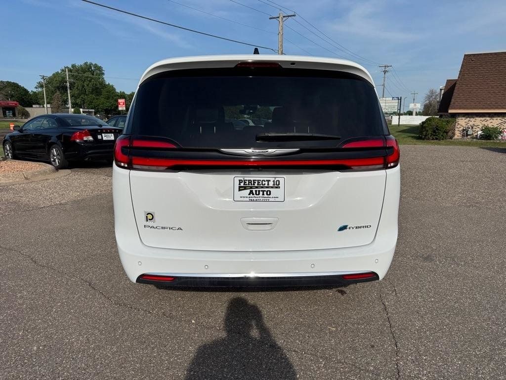 Used 2024 Chrysler Pacifica Limited FWD image 6