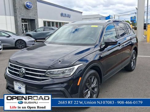 Used 2023 Volkswagen Tiguan SE AWD/4WD image 3