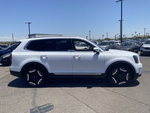 Used 2023 Kia Telluride S FWD image 6