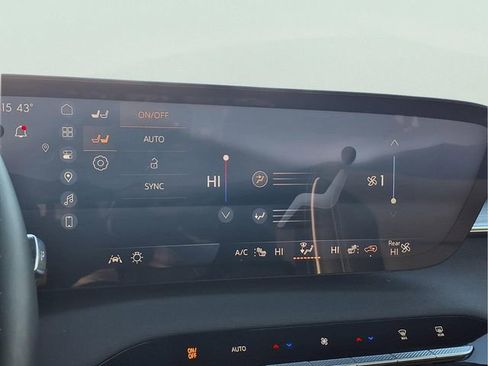 Certified 2025 Buick Enclave Preferred image 8