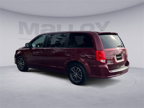 Used 2018 Dodge Grand Caravan GT image 3