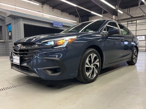 Used 2025 Subaru Legacy Premium image 3