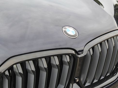 Used 2022 BMW X6 xDrive40i w/ M Sport Package image 9