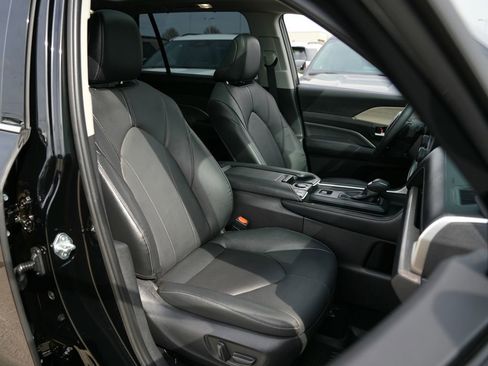 Used 2025 Toyota Grand Highlander Limited image 22