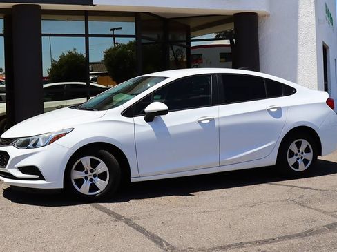 Used 2018 Chevrolet Cruze LS FWD image 4