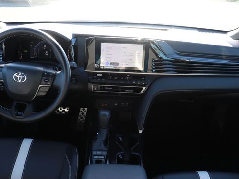 Used 2025 Toyota Camry SE image 19