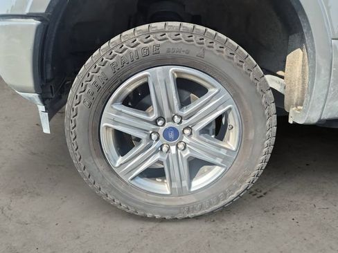 Used 2018 Ford F150 Lariat w/ Equipment Group 502A Luxury AWD/4WD image 9