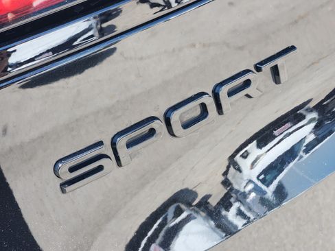 Used 2025 Land Rover Range Rover Sport SE AWD/4WD image 12